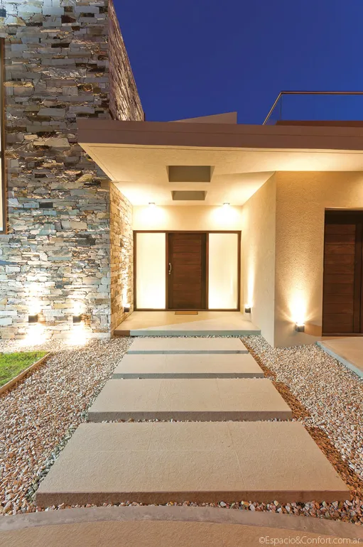 Un faro en el bosque