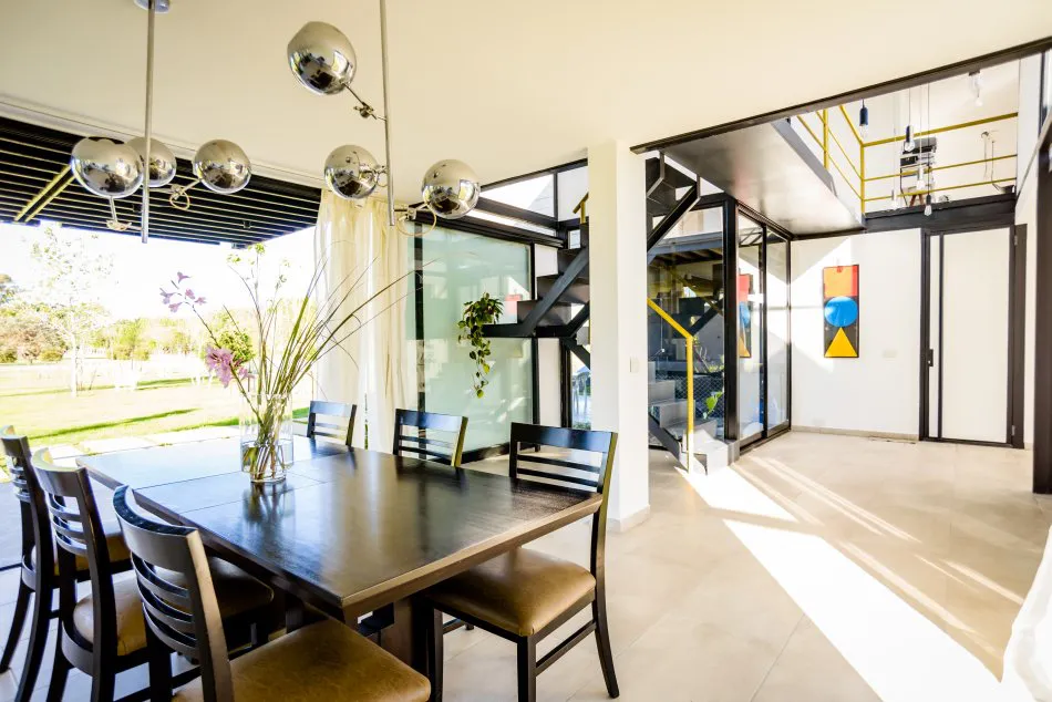 7 Contenedores, 1 Casa