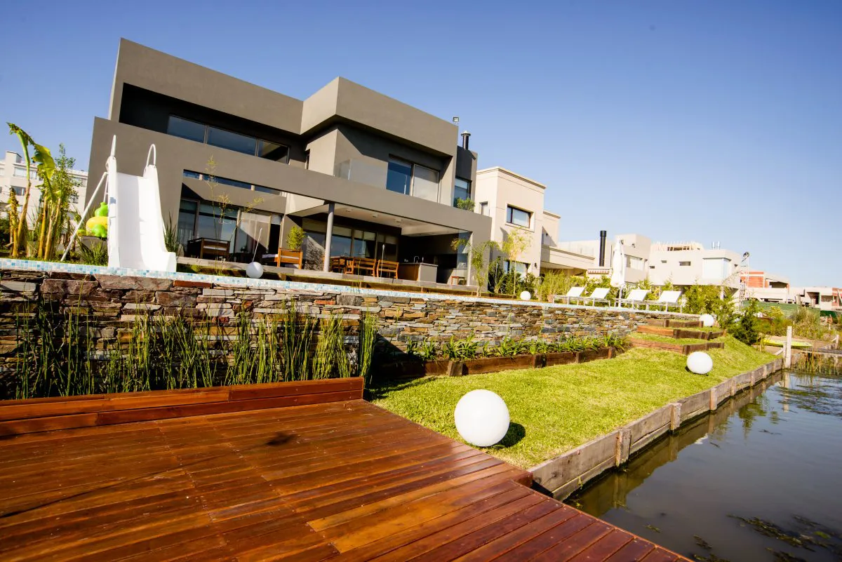 Inspirada en la laguna