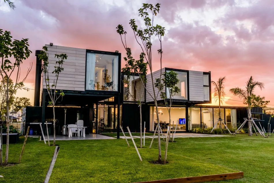 7 Contenedores, 1 Casa