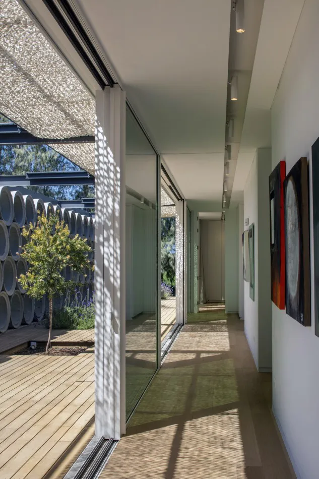 Con acento en lo singular