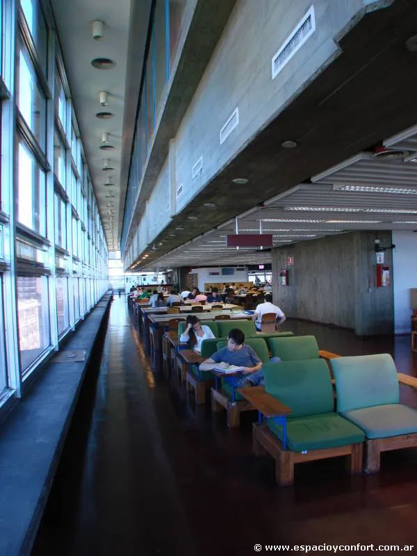 Con historia fundacional