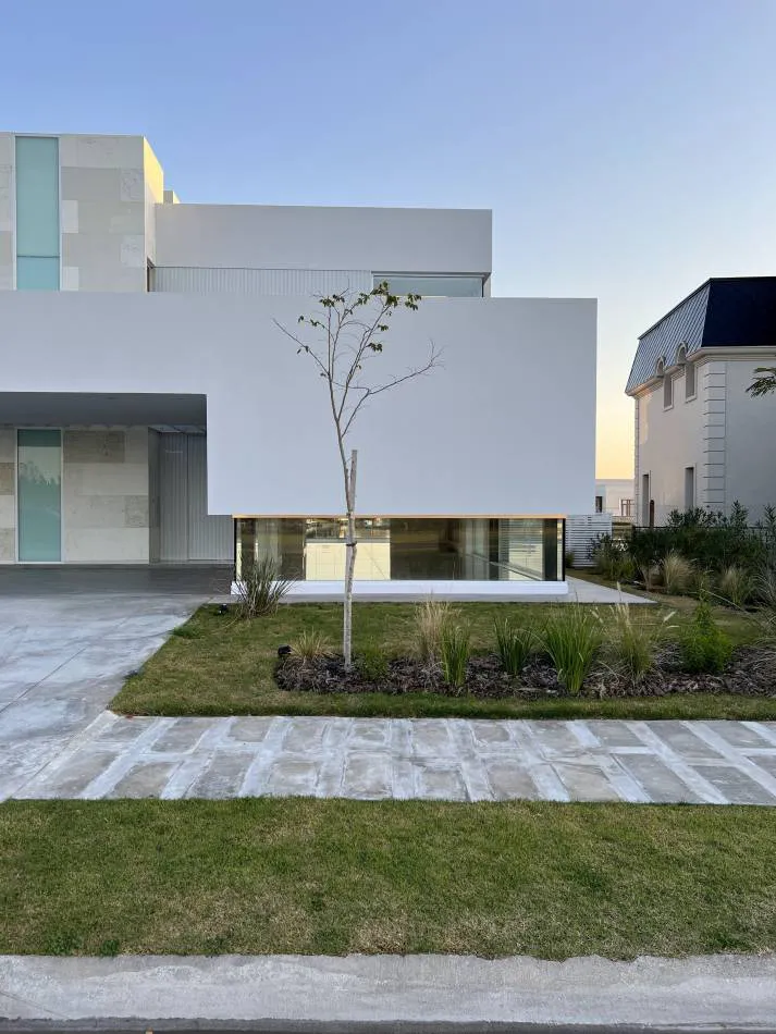 Una casa Total White