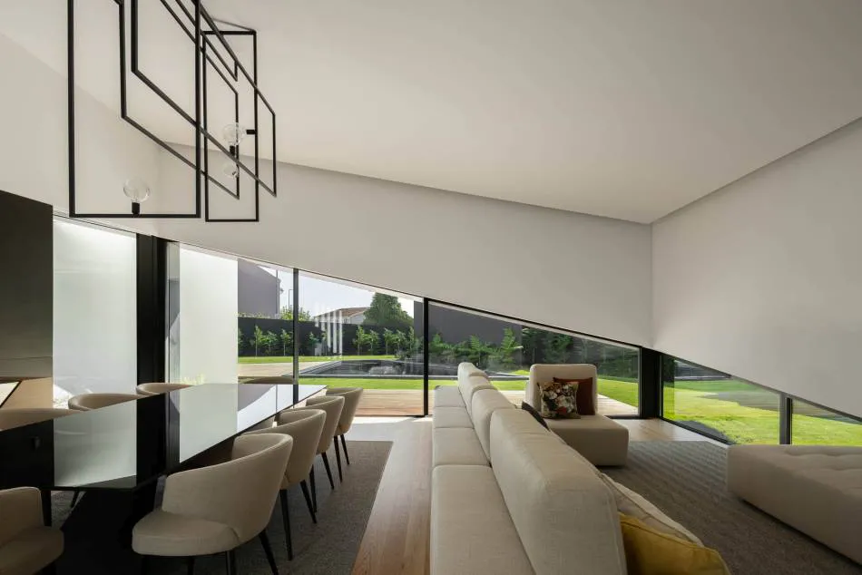 Tilt house