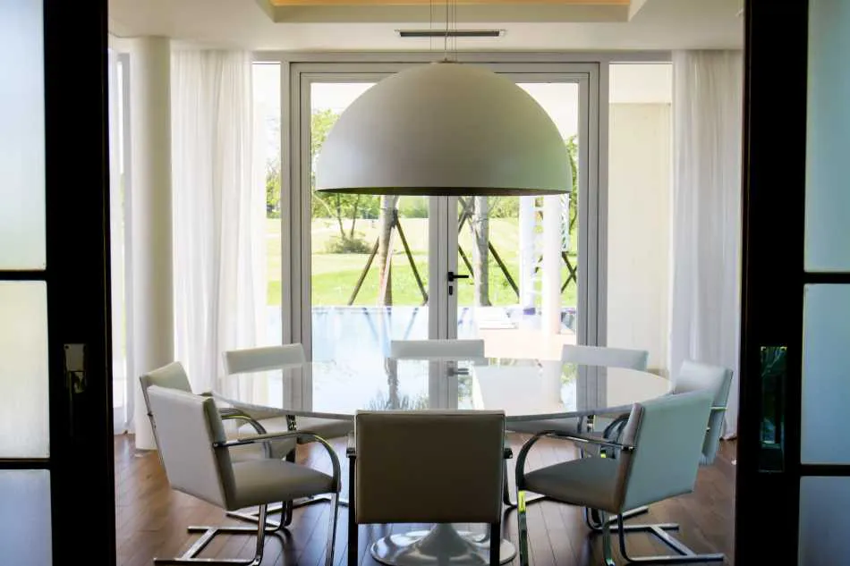 Imponente y discreta