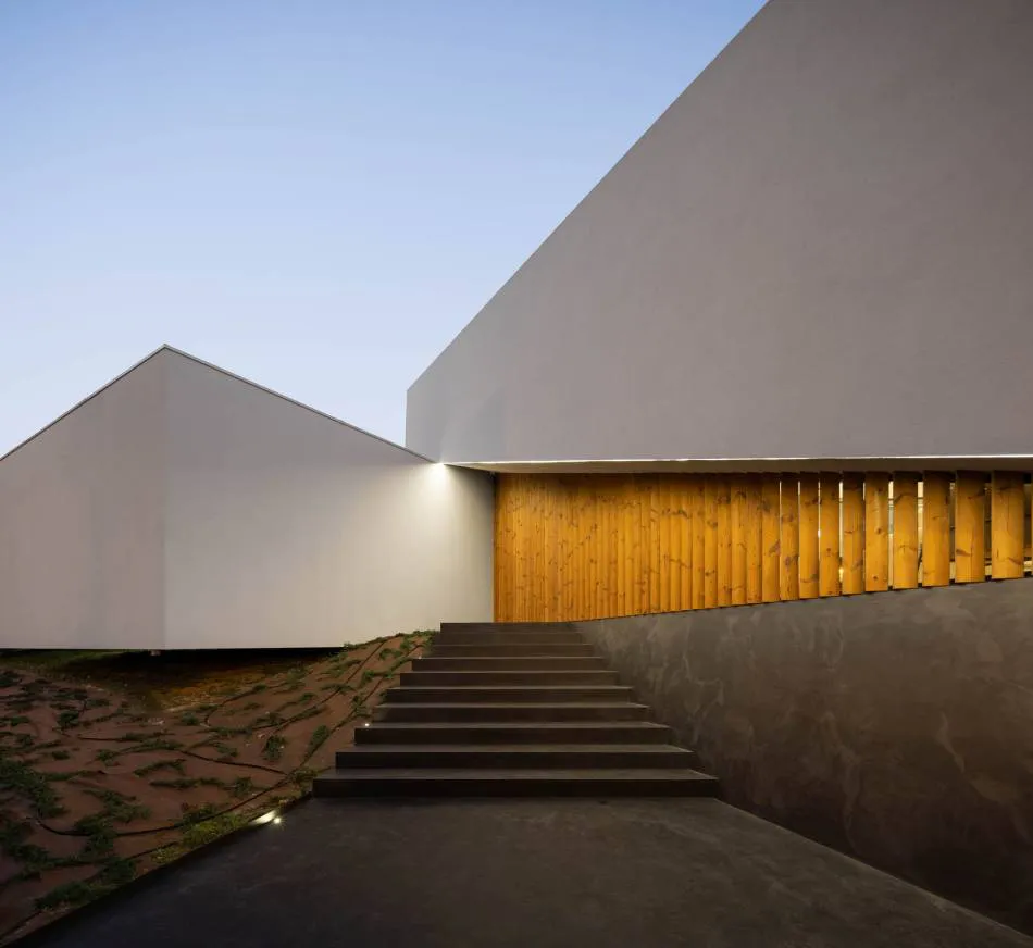 Tilt house