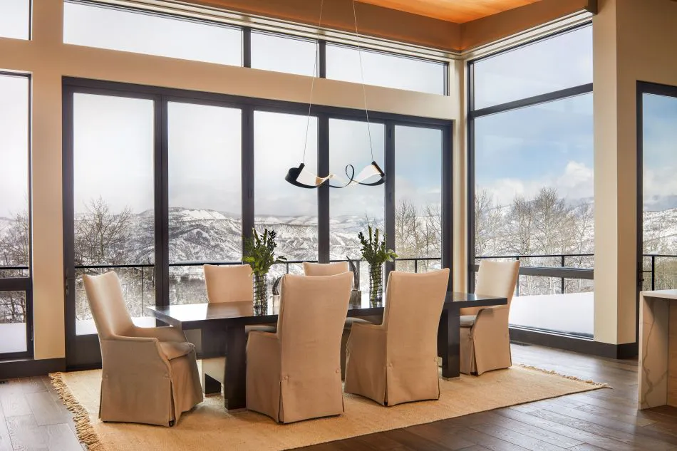 En una escena de montaña