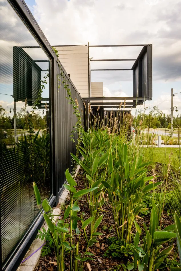 7 Contenedores, 1 Casa