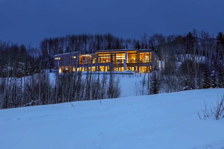 En una escena de montaña