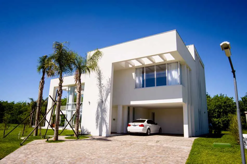 Imponente y discreta