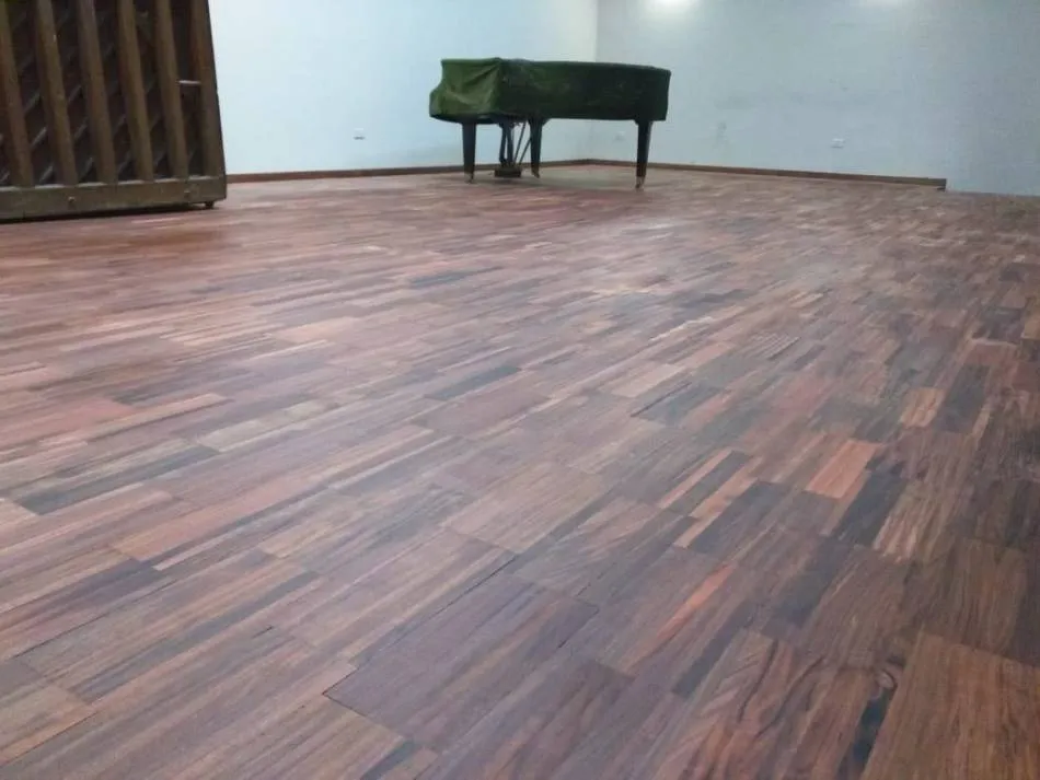 Renovación de pisos en el Liceo