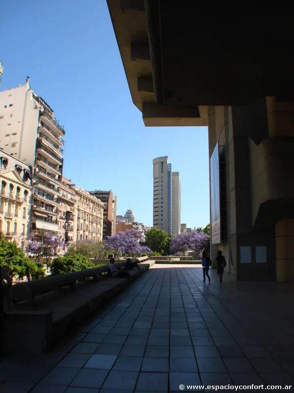 Con historia fundacional