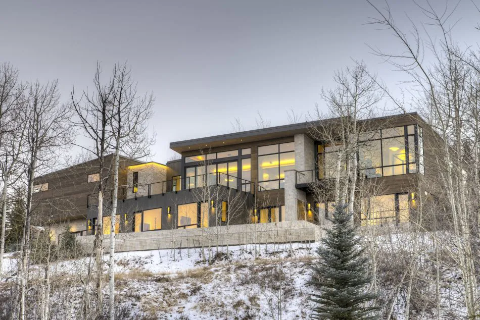 En una escena de montaña