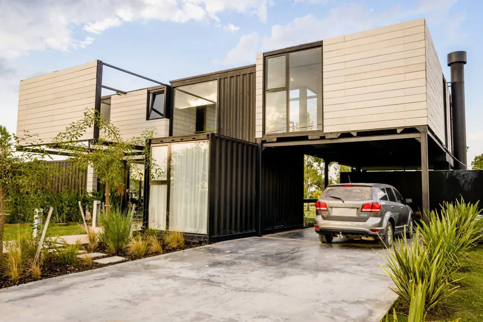 7 Contenedores, 1 Casa