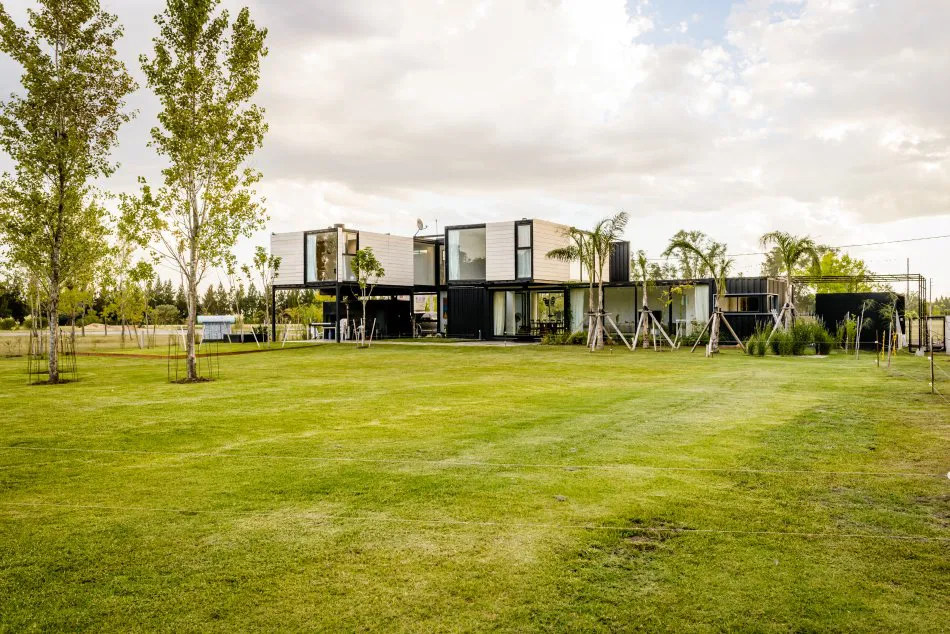 7 Contenedores, 1 Casa