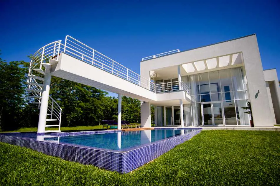 Imponente y discreta