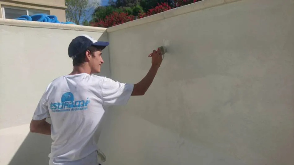 Manutención del agua en piscinas