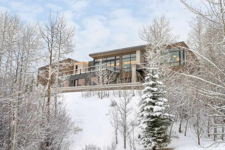 En una escena de montaña