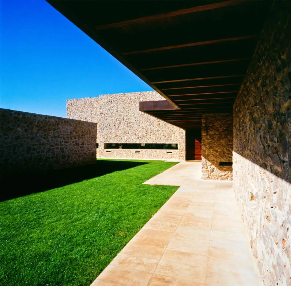 Entre la piedra y el agua