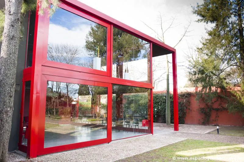 Transparente y moderno