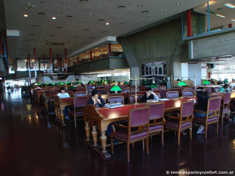 Con historia fundacional