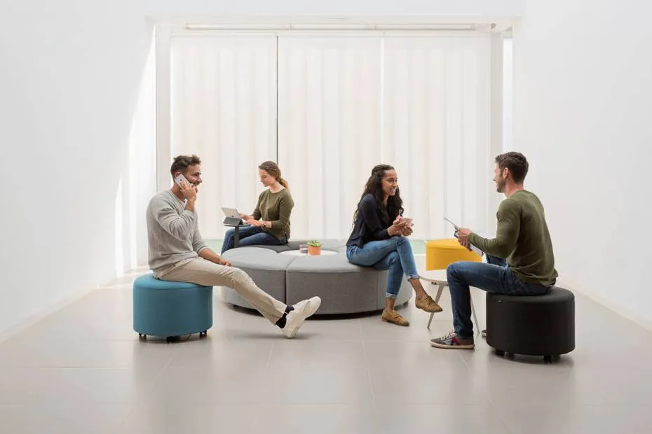 Movimiento y dinamismo orgánico en la oficina