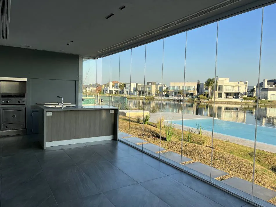 Una casa Total White