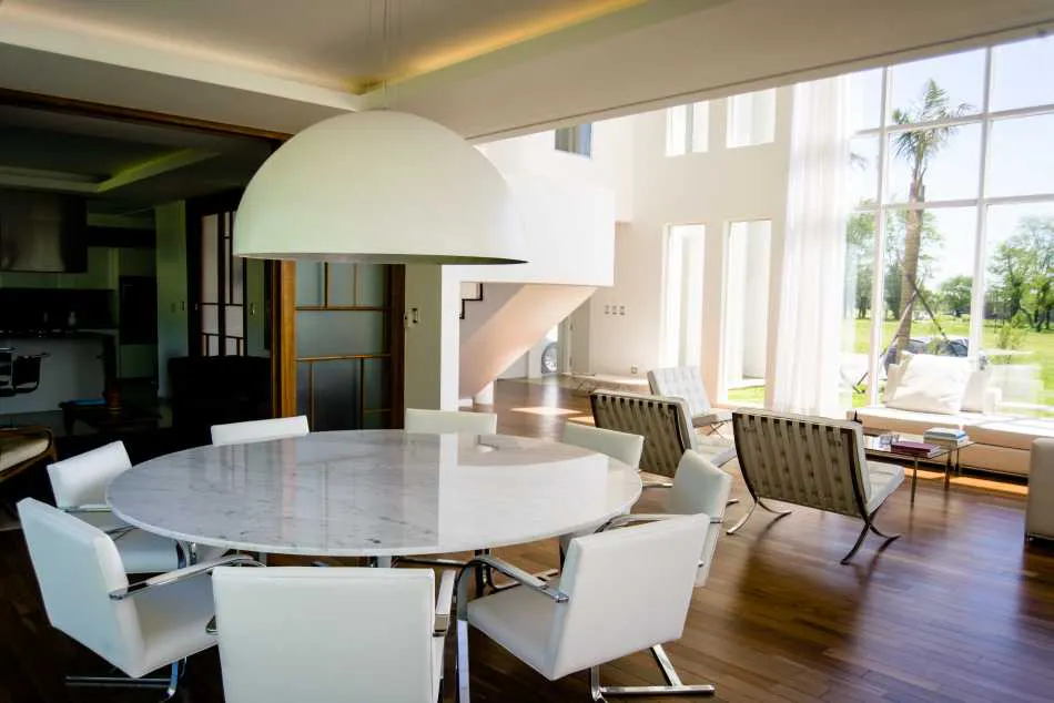 Imponente y discreta