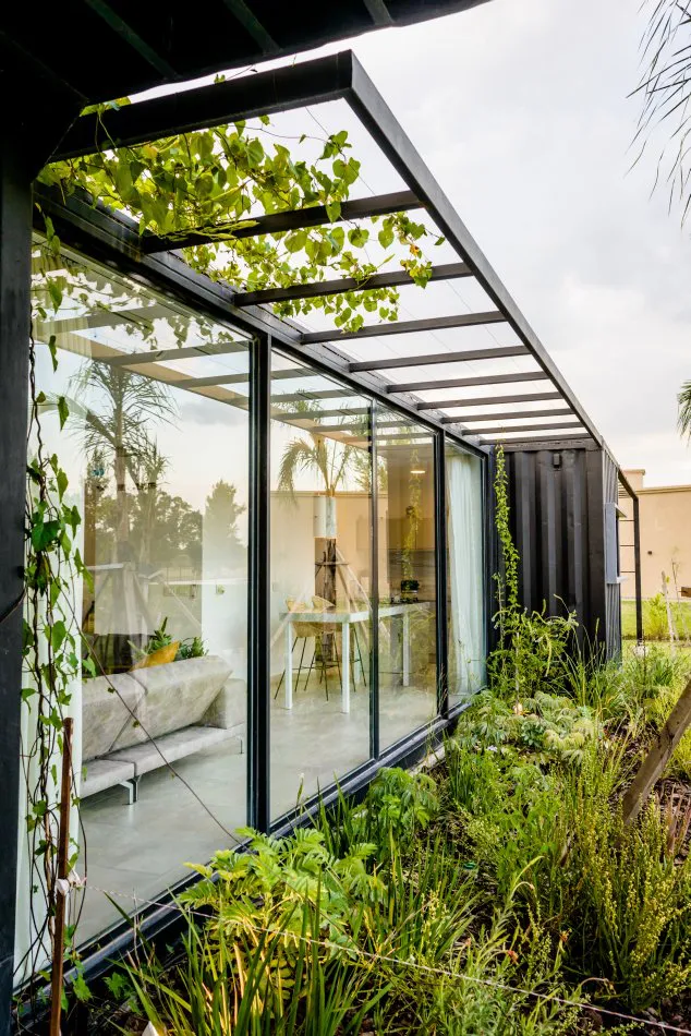 7 Contenedores, 1 Casa