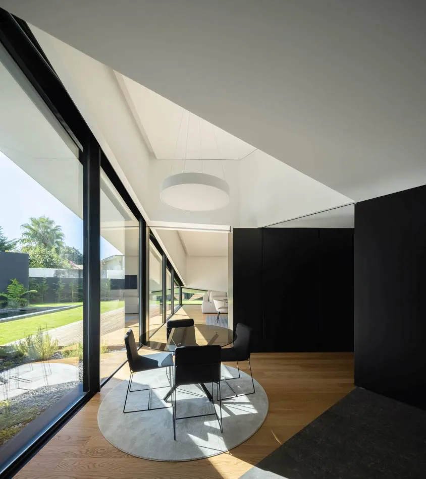 Tilt house