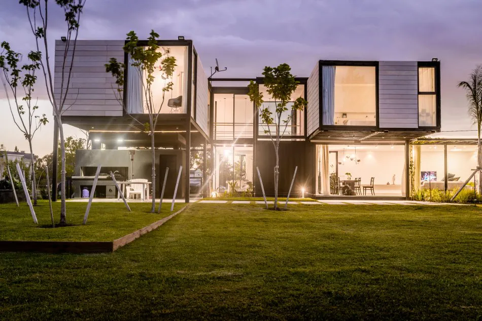 7 Contenedores, 1 Casa