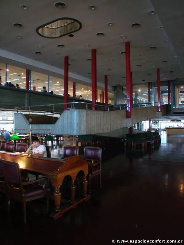 Con historia fundacional