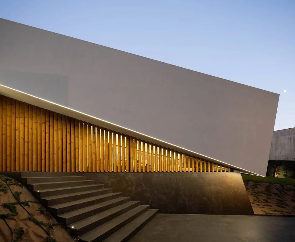 Tilt house