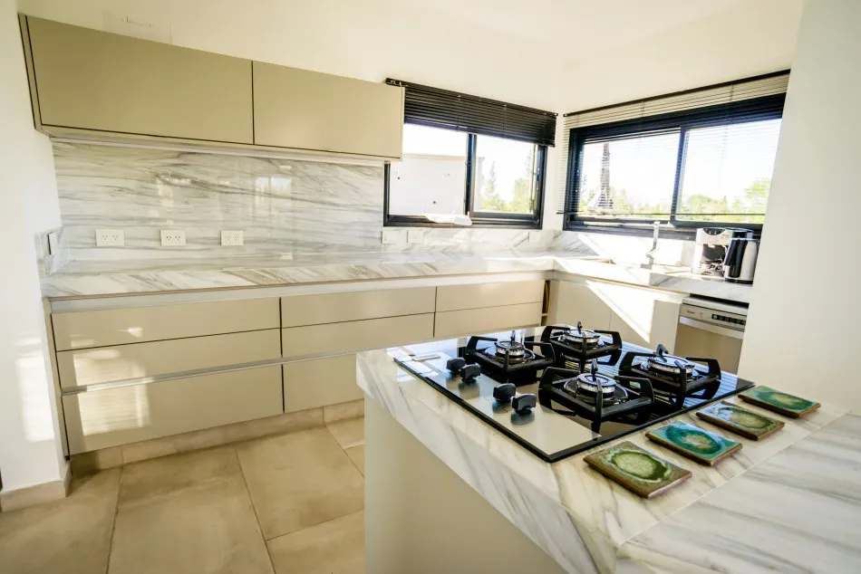 7 Contenedores, 1 Casa