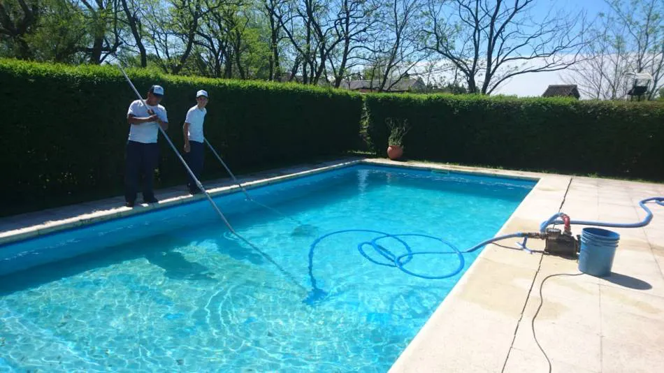 Manutención del agua en piscinas