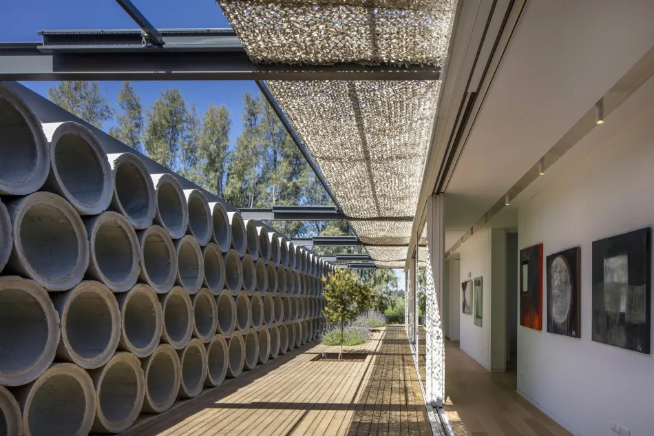 Con acento en lo singular