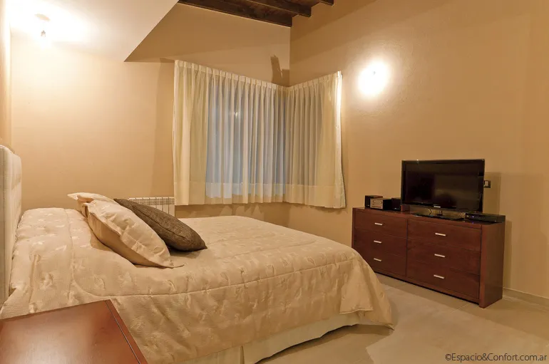 Un faro en el bosque