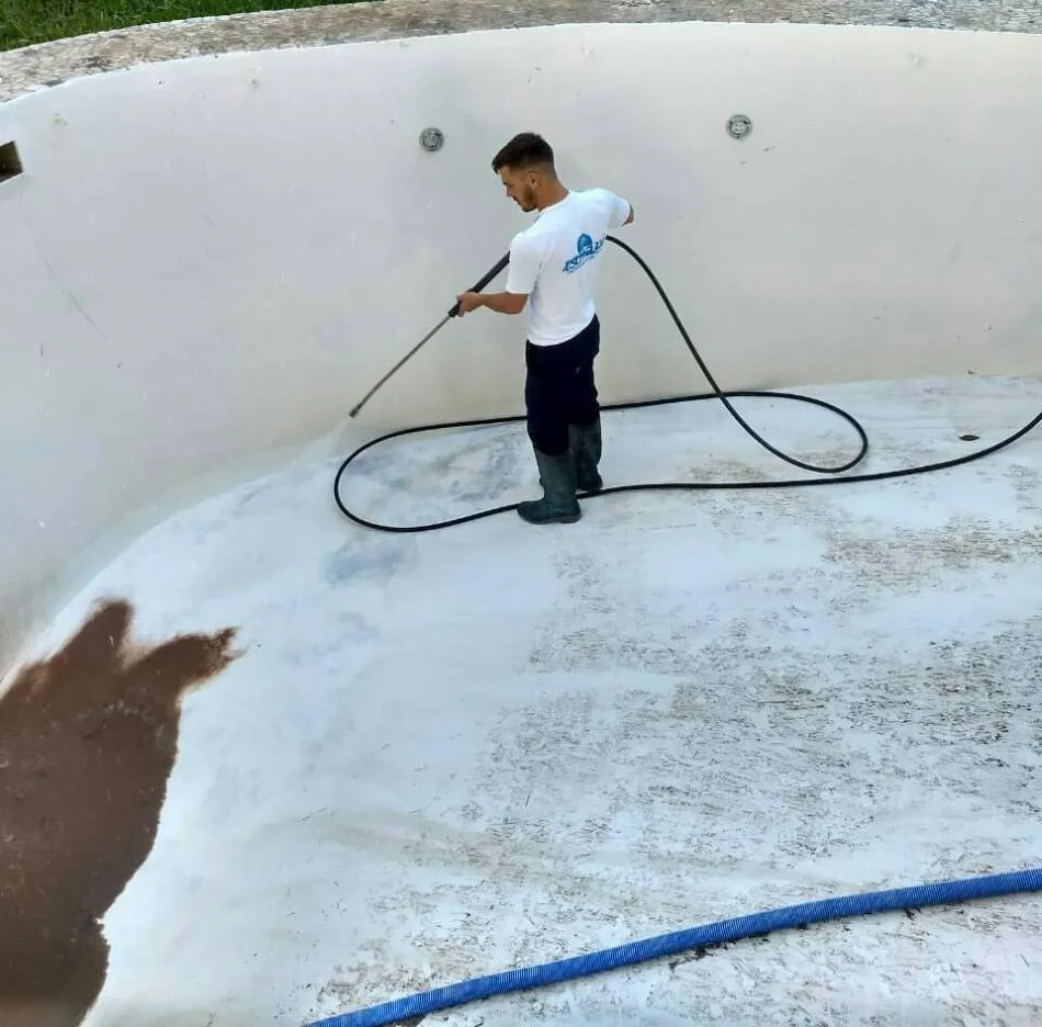 Manutención del agua en piscinas