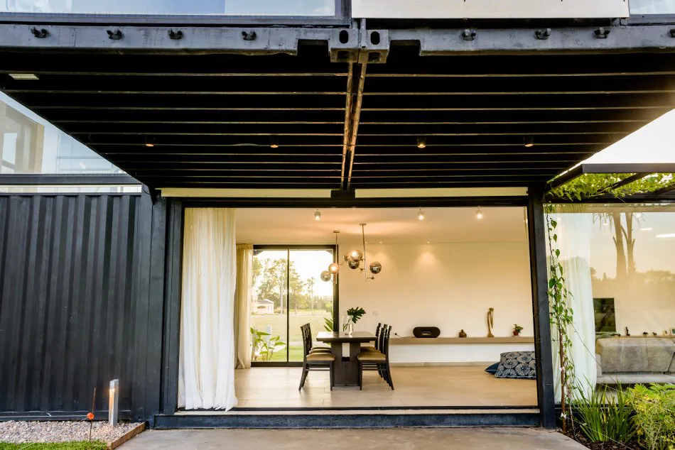 7 Contenedores, 1 Casa