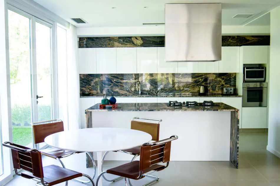 Imponente y discreta