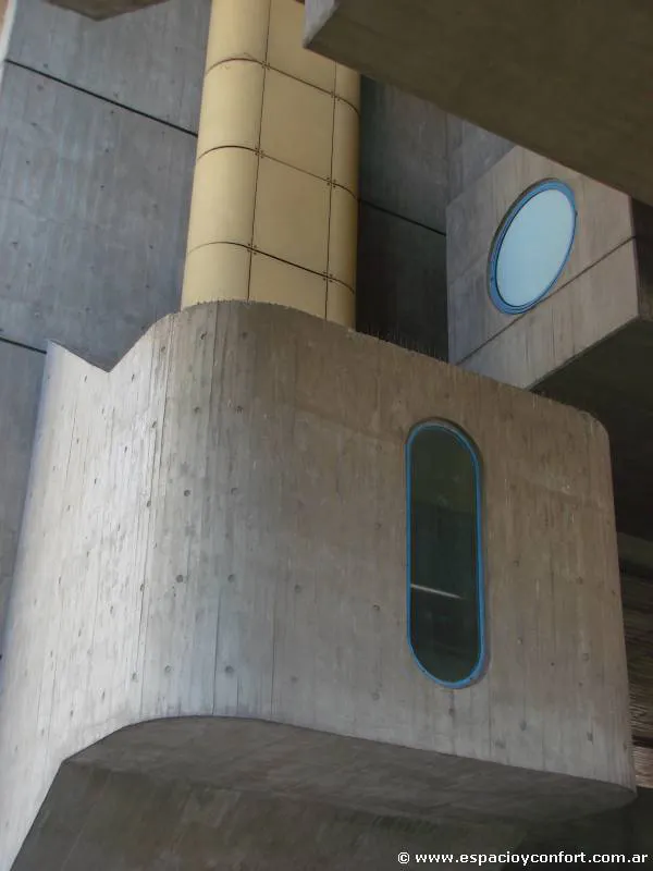 Con historia fundacional