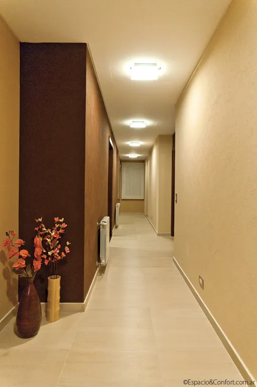 Un faro en el bosque