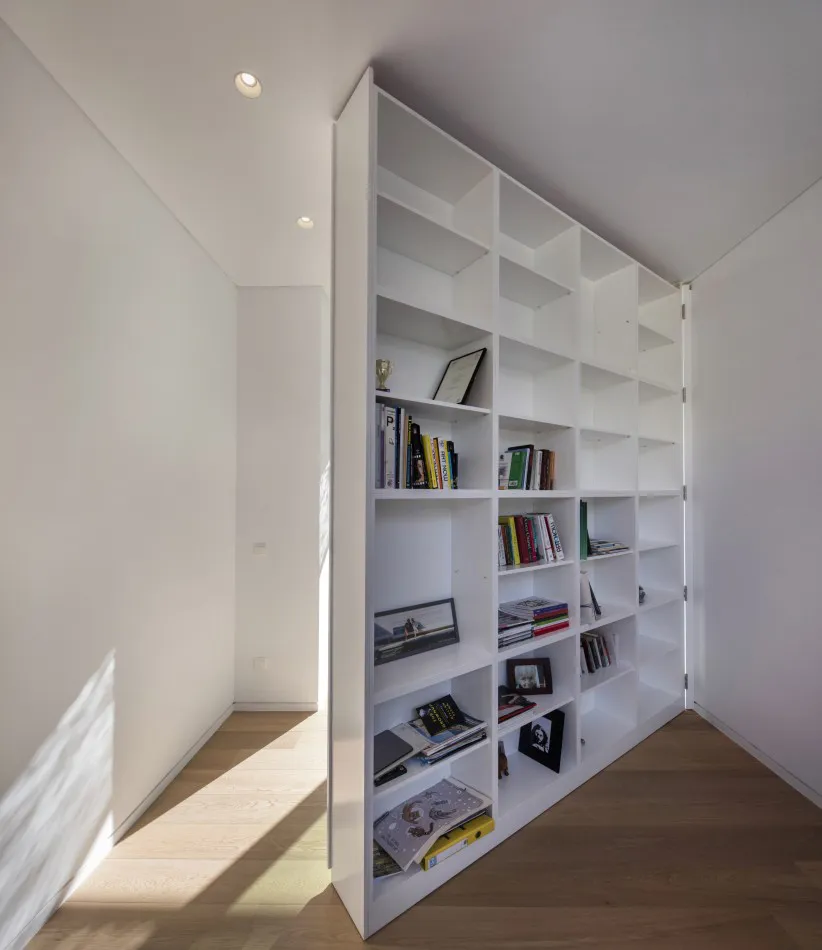 Con acento en lo singular