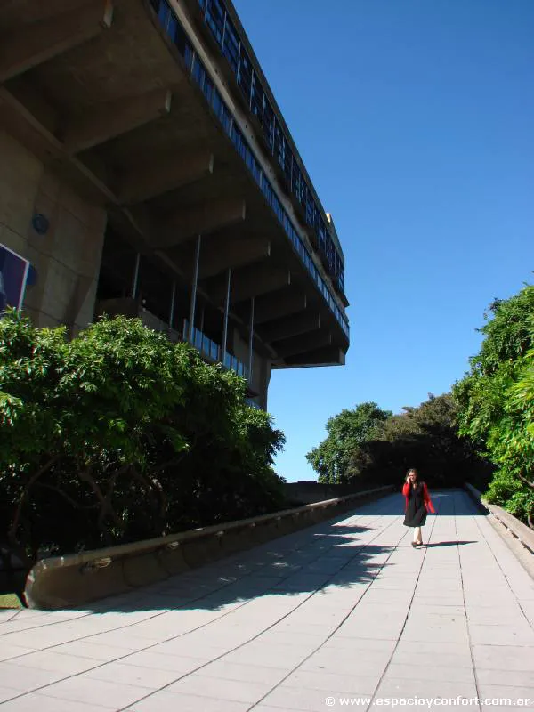 Con historia fundacional