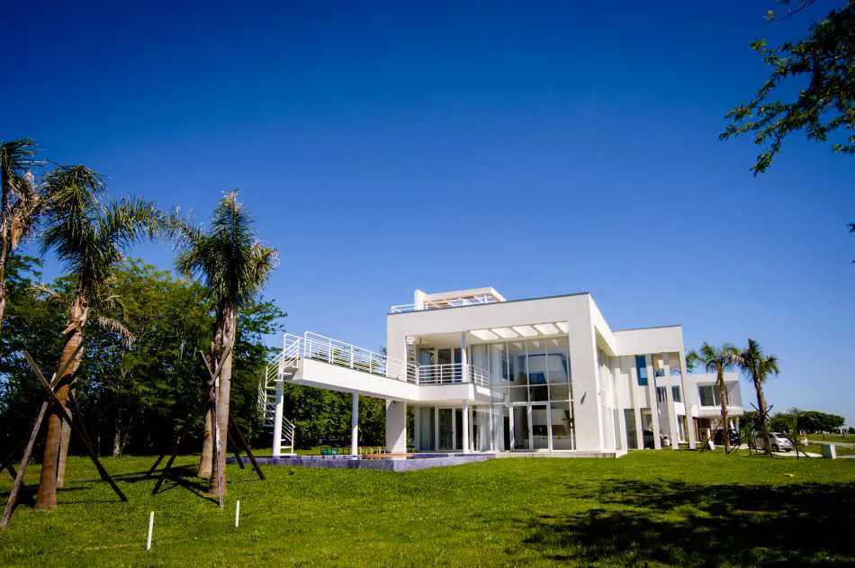 Imponente y discreta