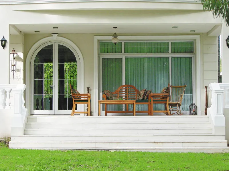 Simplemente, distinguida