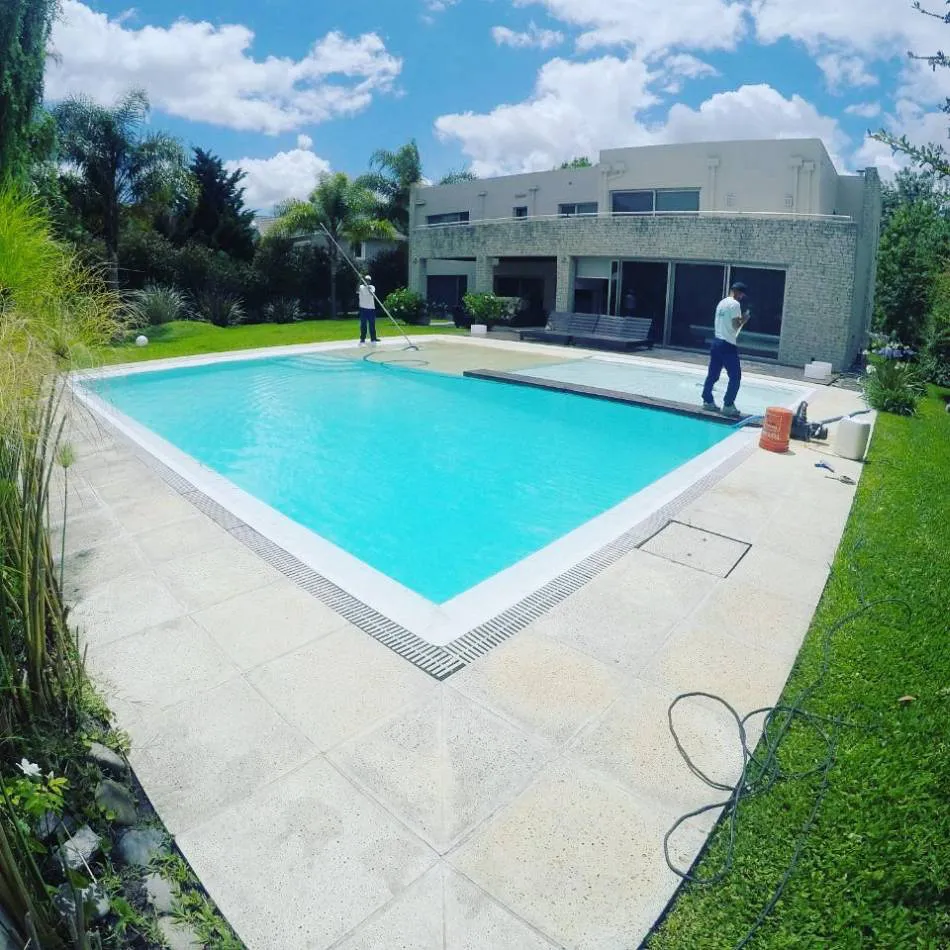 Manutención del agua en piscinas