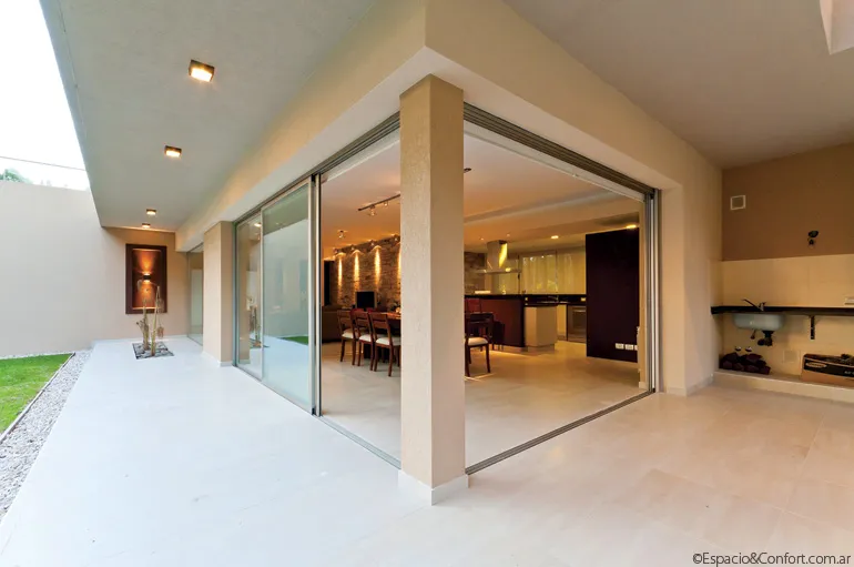 Un faro en el bosque