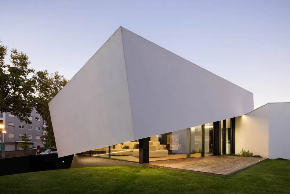Tilt house