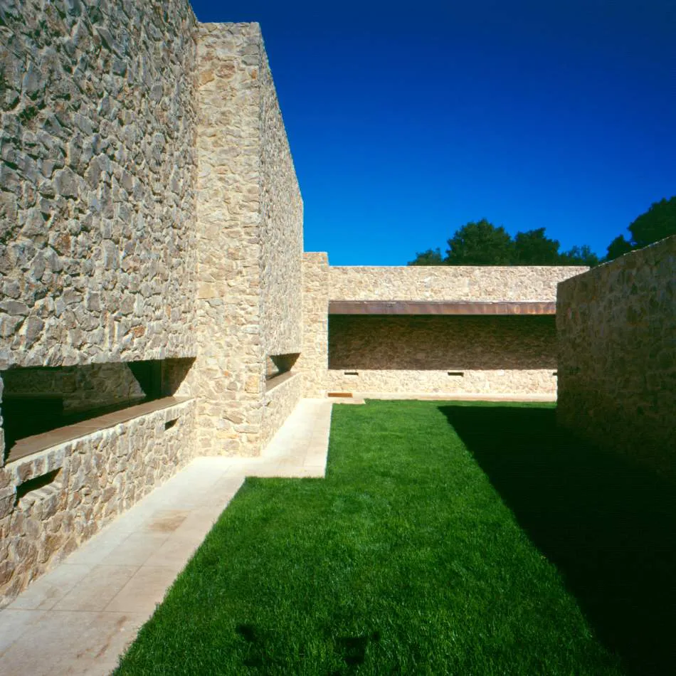 Entre la piedra y el agua